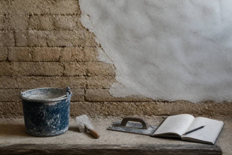 Enduit à la chaux sur pisé : supports, dosages et séchage