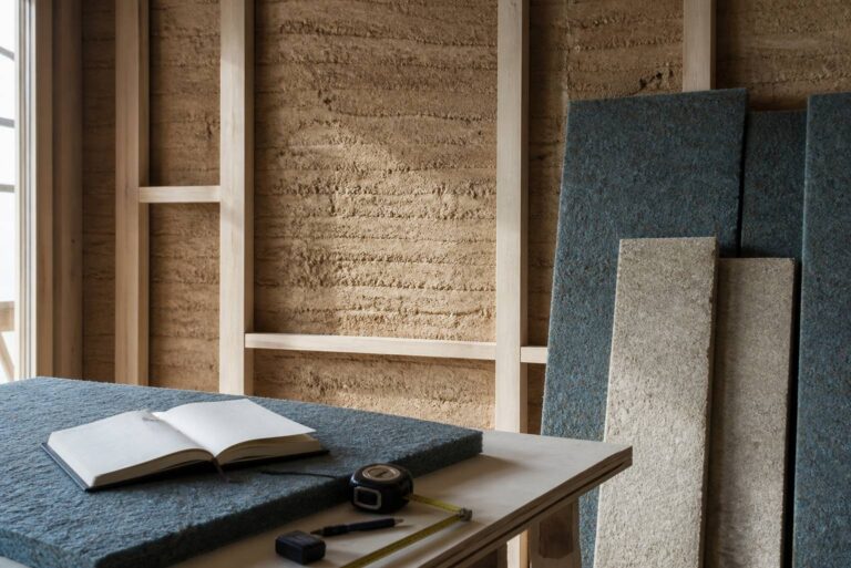 Isoler un mur en pisé par l&rsquo;intérieur : les erreurs classiques