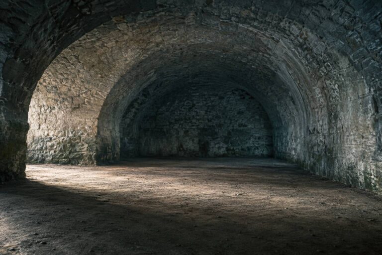 Cave voûtée : pourquoi l&rsquo;étanchéifier aggrave tout